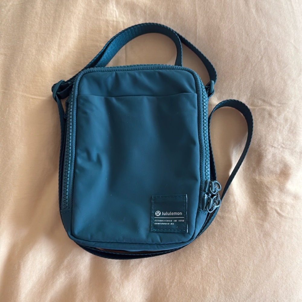 Lululemon Easy Access Crossbody Bag 1.5L